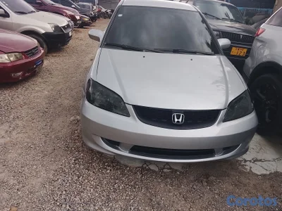 Honda civil año 2004 u