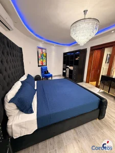 Villa de 2 Niveles Con Piscina Privada en Green Vi
