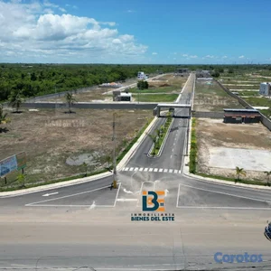 Se Traspasa Solar con 300 Metros en el Residencial
