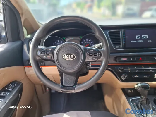 jeepetas y camionetas - Kia Sedona V6 2015  8