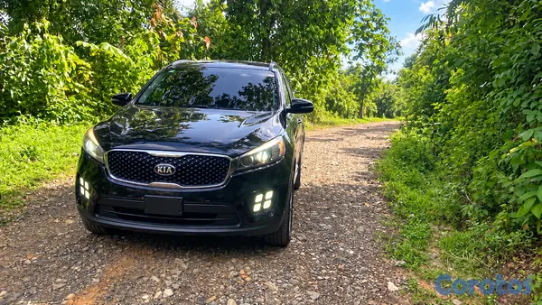 jeepetas y camionetas - Kia Sorento 2017 color negro 5