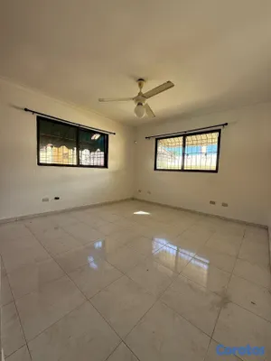 apartamentos - independencia km 71/2 segundo piso tres hab de 147 metros y 11 paq. RD 8,600,00” 6