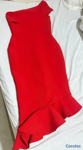 Vestido rojo de un solo hombro