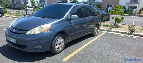 jeepetas y camionetas - Vendo Toyota sienna de oportunidad  3
