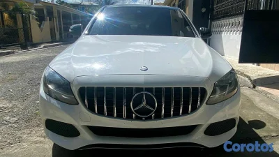 Mercedes benz c300 2017 clean carfax 