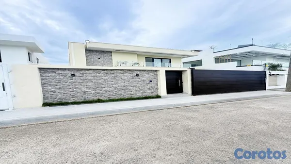 casas - Venta de casa con piscina en la autopista de san isidro prado oriental 7