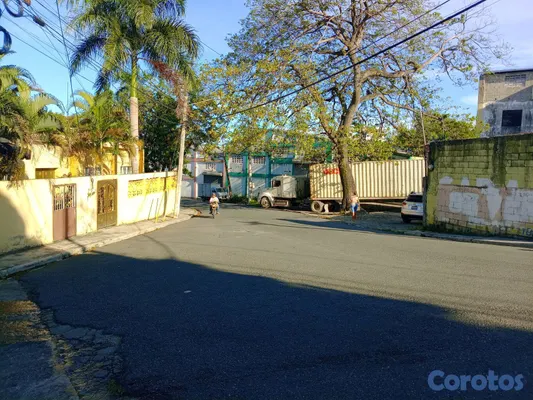 solares y terrenos - Se vende terreno comercial Santo Domingo Oeste cerquita de 27 de febrero prol.  6