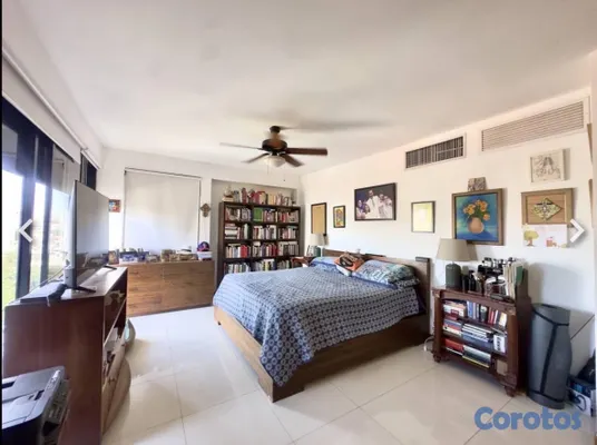 apartamentos - vendo Evaristo Morales PH 4 habitaciones con baño una convertida en estudio 3 pa 3