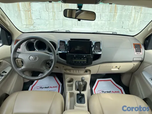 jeepetas y camionetas - Toyota Fortuner SRV 2008 7