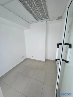 oficinas y locales comerciales - Local de oficina en la Gustavo Mejía Ricart próximo a la Nuñez 7