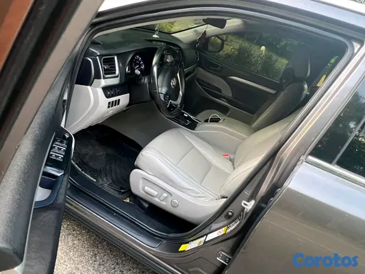 jeepetas y camionetas - Toyota higlander le 2018 2