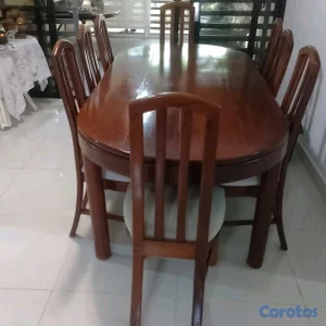 Vendo Comedor,Credenza y Estante en Caoba preciosa ,100% garantizado !!