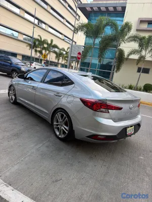 carros - Hyundai Elantra SE 2020 4
