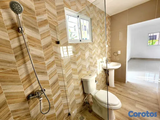 casas - CASA EN ALQUILER  en  Segundo Nivel próx. Avenida  5