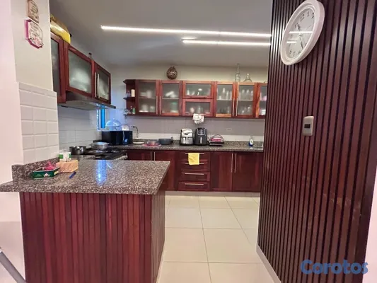 apartamentos - vendo en el millón primer nivel tres habitaciones 2.5 baños dos parqueos balcón 7