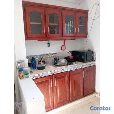 cocina - Gabinete de cocina en madera con cristal, color ca 3