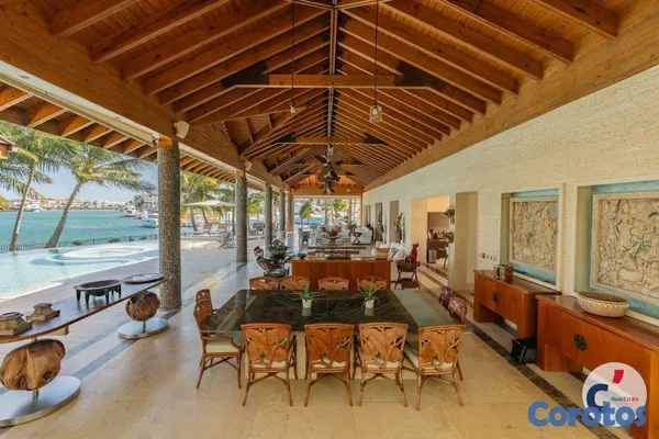 casas - Exclusive Waterfront Estate on a Private Island in 15
