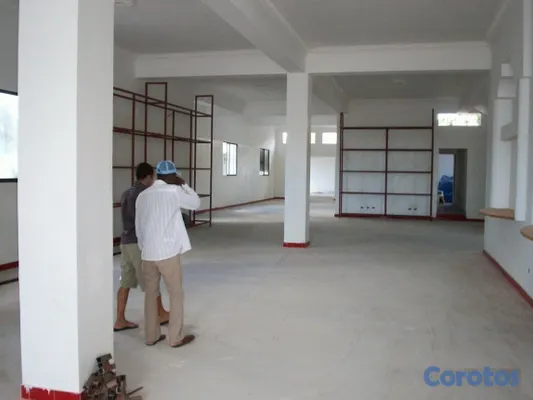 oficinas y locales comerciales - SE VENDE Primer Nivel LOCAL COMERCIAL Veron Frente 2