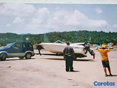 BOTE DEPORTIVO EN FIBRA DE VIDRIO