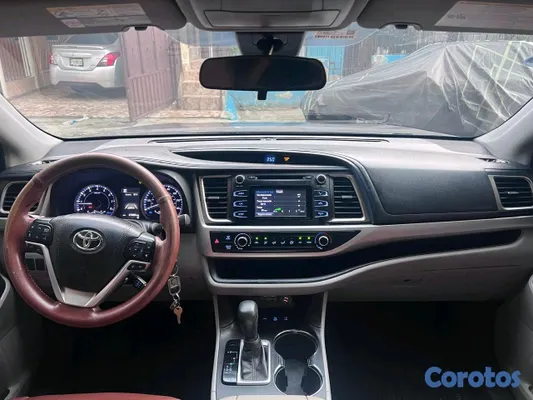 jeepetas y camionetas - Toyota higlander xle 2019 6