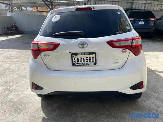 carros - Toyota vitz 2018 10