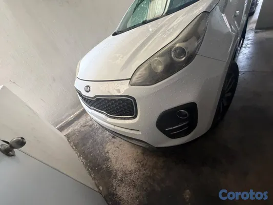 jeepetas y camionetas - Se vende Kia Sportage 2019 – Blanca RD$950,000.00 4
