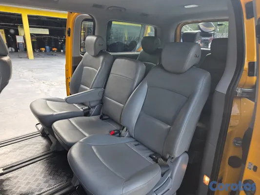 jeepetas y camionetas - HYUNDAI GRAND STAREX 2021 RECIEN IMPORTADA ESTA EN 7