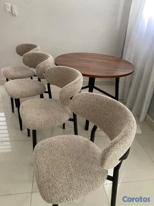 Moderno juego de comedor 