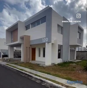 Quinta's del Sur | Casa Familiar con Patio, Family Room y Solar Extra