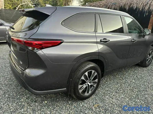jeepetas y camionetas - Toyota higlander xle 2024 3