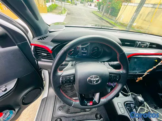 jeepetas y camionetas - Toyota hilux gr 2023 9