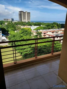 el apartamento esta en exelentes condiciones con una vista fabulosa al mar.