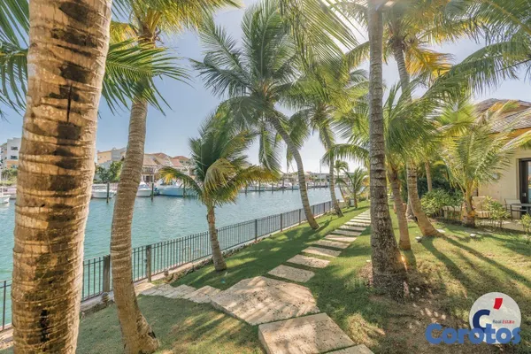 casas - Exclusive Waterfront Estate on a Private Island in 5