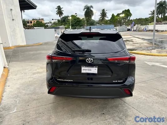 jeepetas y camionetas - Toyota highlander 2021 XLE 4x4 6