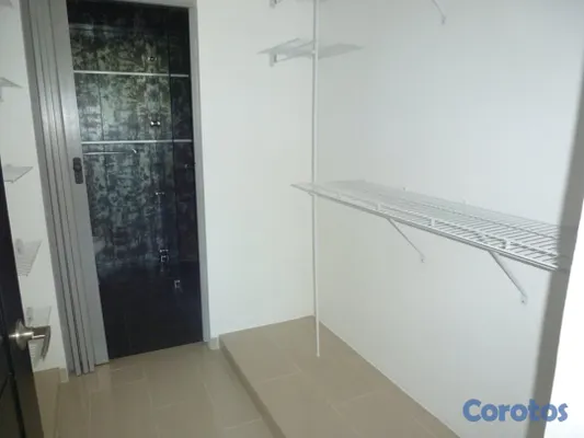 apartamentos - APARTAMENTO DE TRES HABITACIONES, DOS PARQUEOS TECHADOS Y EN URB. REAL  10