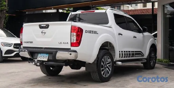 jeepetas y camionetas - NISSAN FRONTIER LE 2021 4X4 DIÉSEL AUTOMÁTICA – PO 3