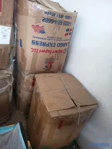 Caja de ropa americana piezas nuevas y usadas.