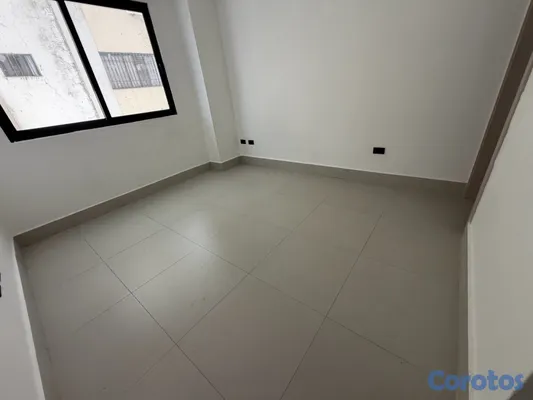 apartamentos - alquiló Evaristo Morales piso 3 dos habitaciones 2.5 baños dos parqueos balcón  13