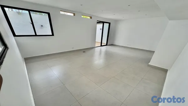 oficinas y locales comerciales - Local Comercial Nuevo en La Julia 10
