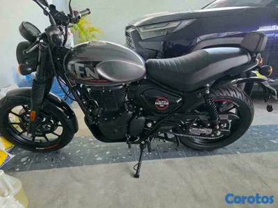 Motocicleta Royal Enfield, Hunter 350. Casi nueva