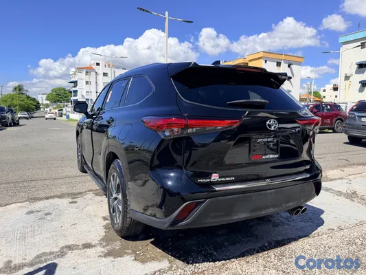 jeepetas y camionetas - 2021 TOYOTA HIGHLANDER XLE  4