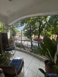 vendo Gazcue segundo nivel con terraza 4 habitaciones 2.5 baños dos parqueos 