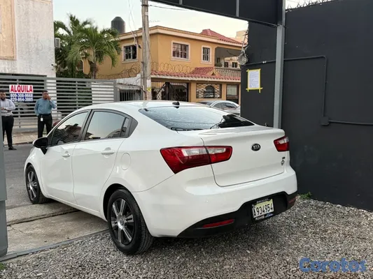 carros -  
Kia Río LX año 2015 5