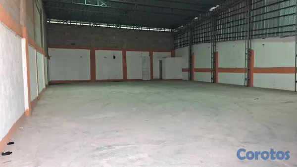 otros inmuebles - Alquilo Nave 300 mts en los girasoles  av monument 4