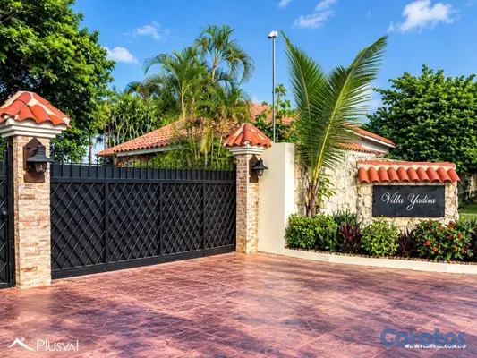 casas vacacionales y villas - Villa en Venta Totalmente Amueblada en la Av. Barceló, Punta Cana 2