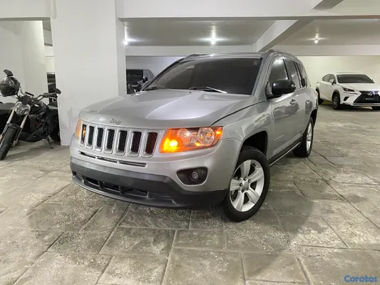jeepetas y camionetas - Inicial RD$ 199,000 pesos (jeep compass 4x4)  8