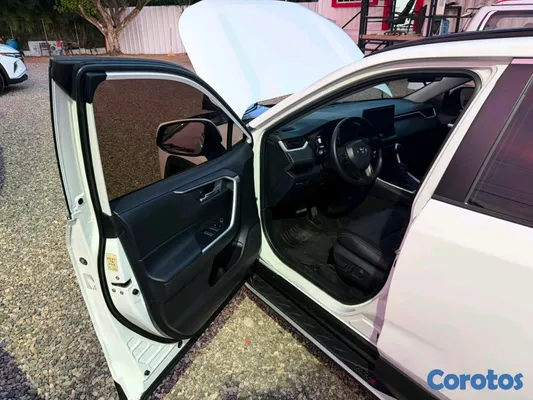 jeepetas y camionetas - Toyota rav4 2020 xle clean carfax  8