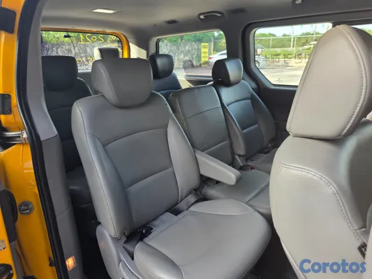 jeepetas y camionetas - HYUNDAI GRAND STAREX 2021 RECIEN IMPORTADA ESTA EN 9
