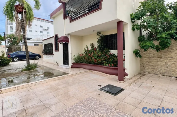 casas - CASA EN LOS RESTAURADORES  PRECIO DE VENTA: RD$35, 6