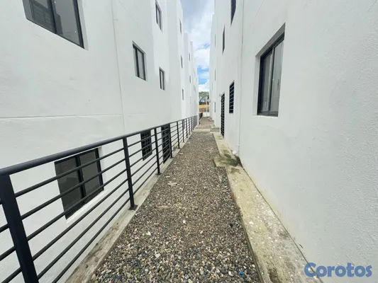 apartamentos - Apartamento Primer Nivel con Patio en Venta, Av. H 13